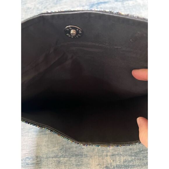 Black Silver Iridescent Floral Beaded Fold Over Magnetic Closure Clutch Bag - Picture 4 of 6
